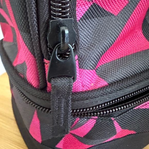 Nike Insulated Lunch Bag Lunch Box! Zippered. Black, pink, gray. Back to School - Picture 16 of 16